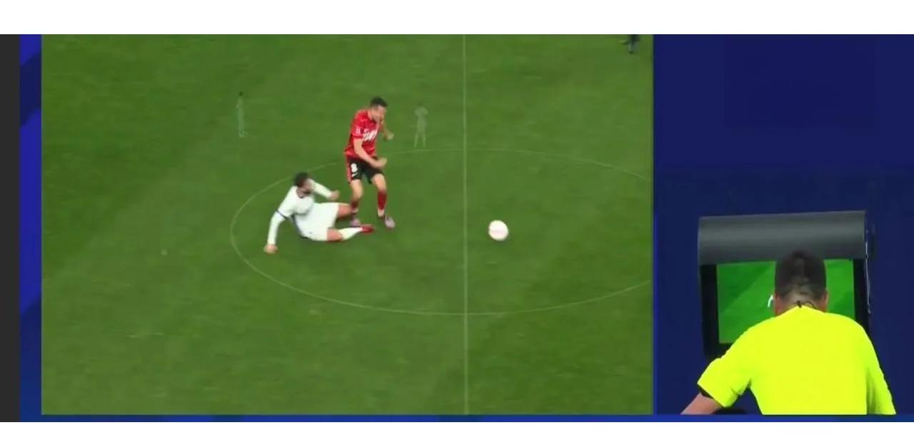 开云体育在线-中超裁判争议判罚合集 