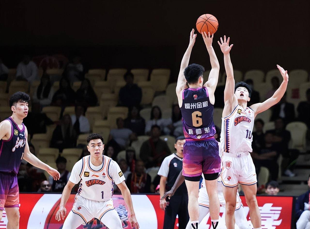 开云体育官网入口-篮球成为第一运动？中国年轻人更爱打篮球 