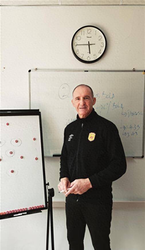 开云体育网站入口-包含青训故事集：从泥地到球场的逆袭人生的词条