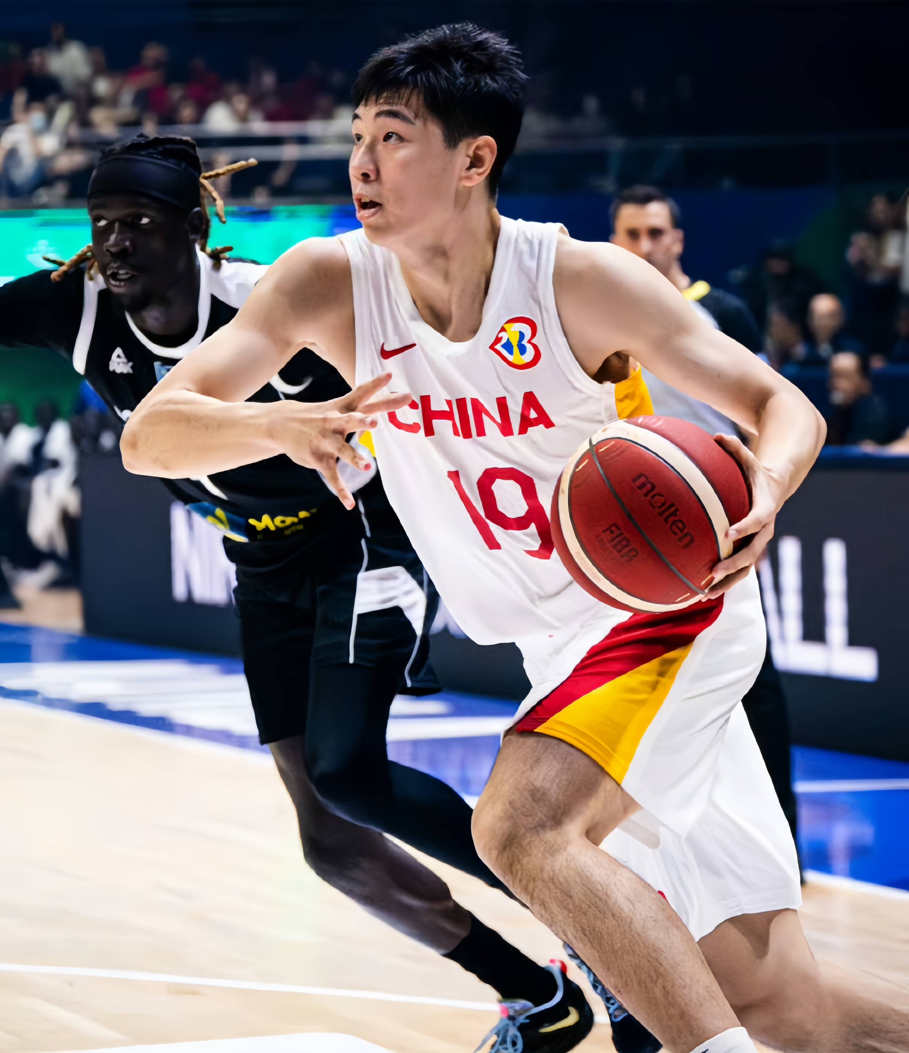 开云体育注册-中国男篮世界杯大名单公布：周琦领衔，00后新星入选 