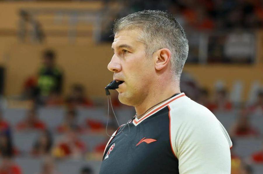 关于CBA裁判问题:误判频发,职业化改革进展缓慢的信息 关于CBA裁判问题:误判频发,职业化改革进展缓慢的信息