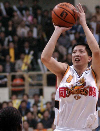 开云体育网站入口-篮球记忆：从甲A联赛到CBA的职业化历程 