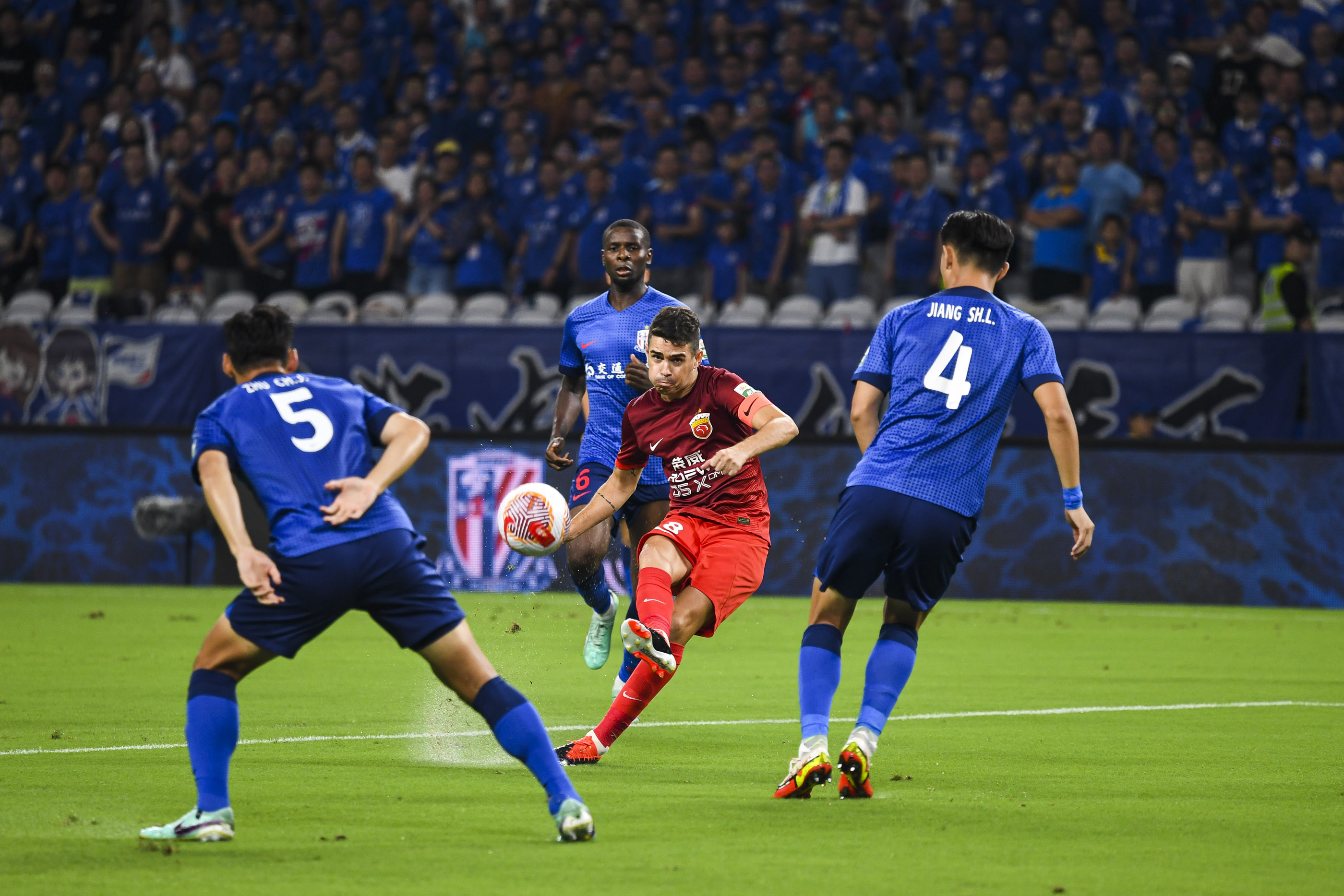 关于中超金靴之争白热化，外援大战本土射手的信息