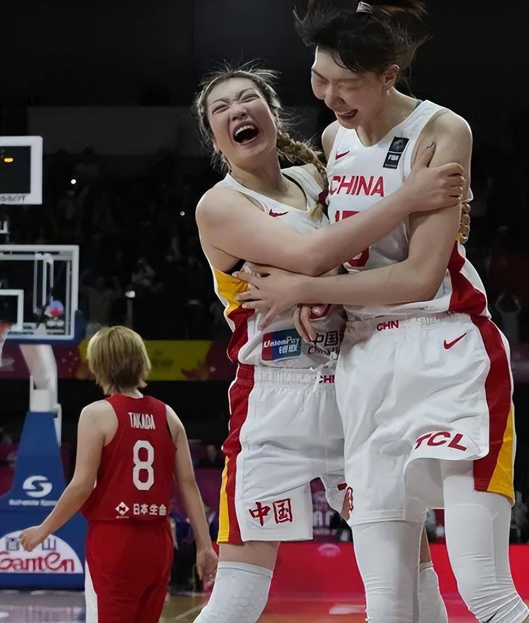 开云体育在线入口-韩旭vs李月汝：WNBA双塔的成长之路的简单介绍