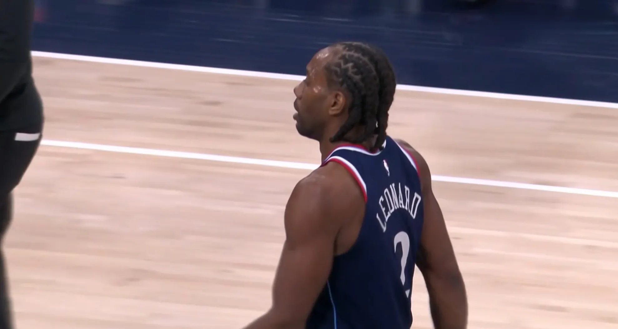 开云体育平台-噩耗！伦纳德赛季报销，快船争冠梦碎 